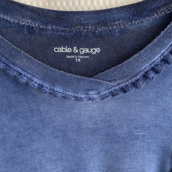 Quarter length sleeve top - Picture 2 of 4